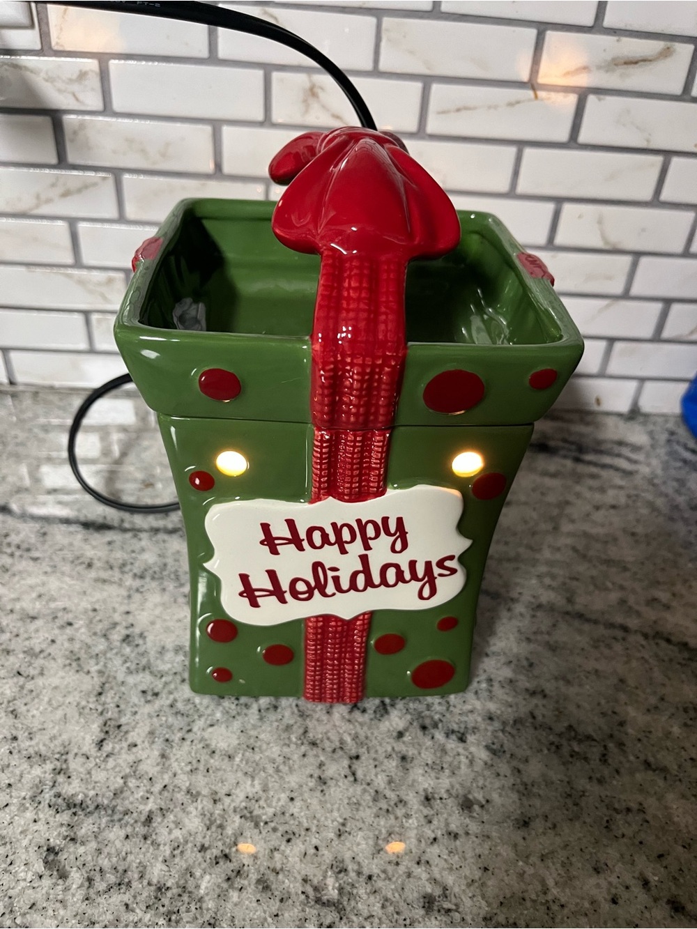 Scentsy Holidays Ceramic Gift Box Warmer - Green and Red